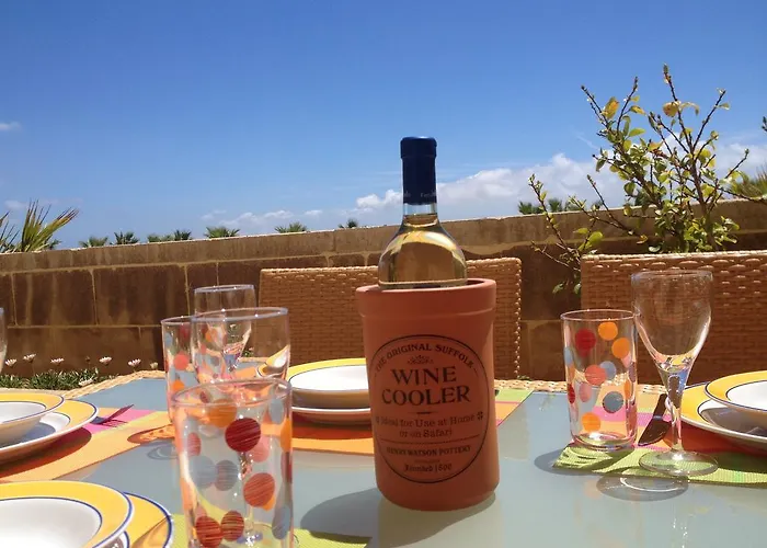 Apartment Fort Chambray Sea-View Apartment With Pool Ghajnsielem